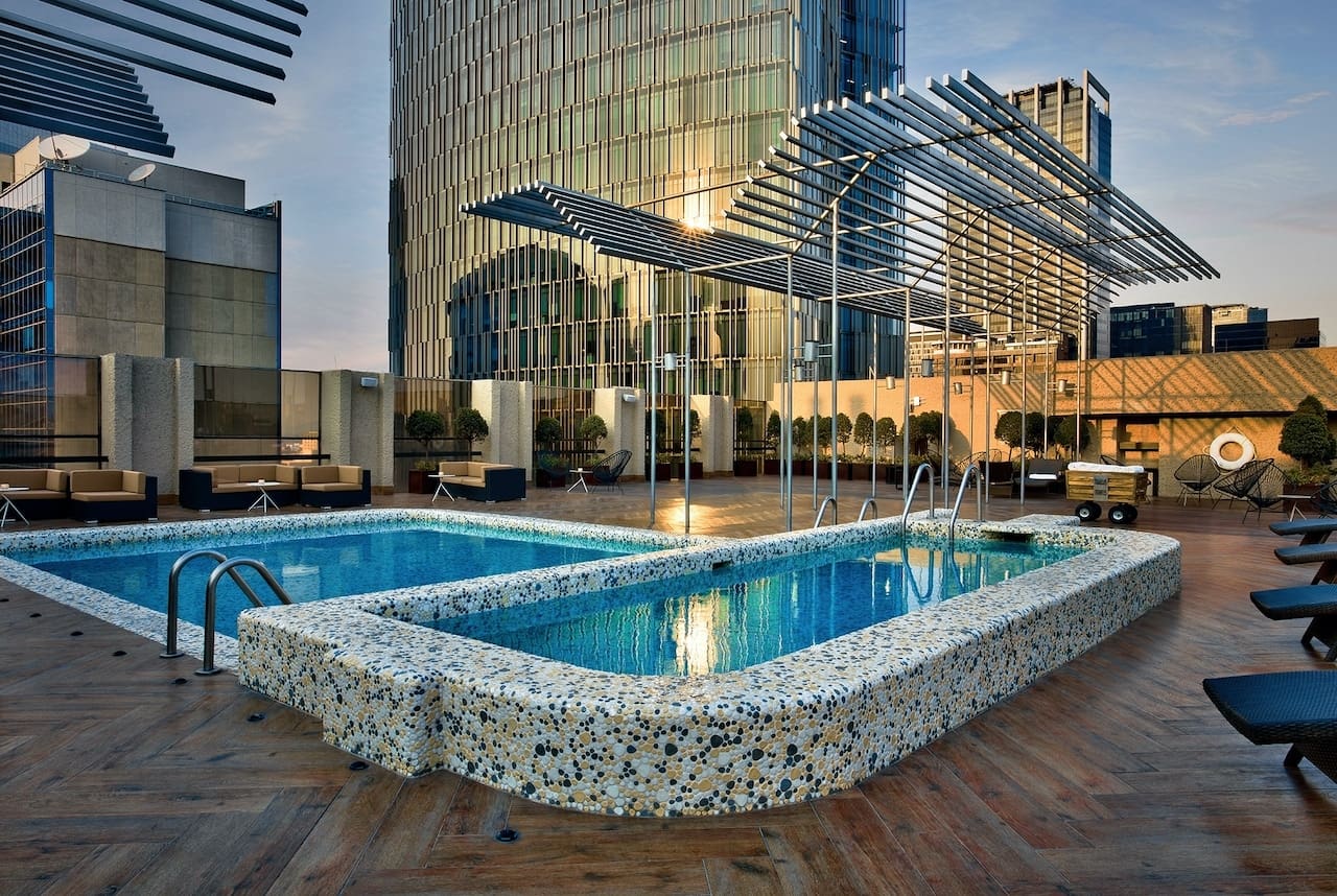 Galeria Plaza pool.